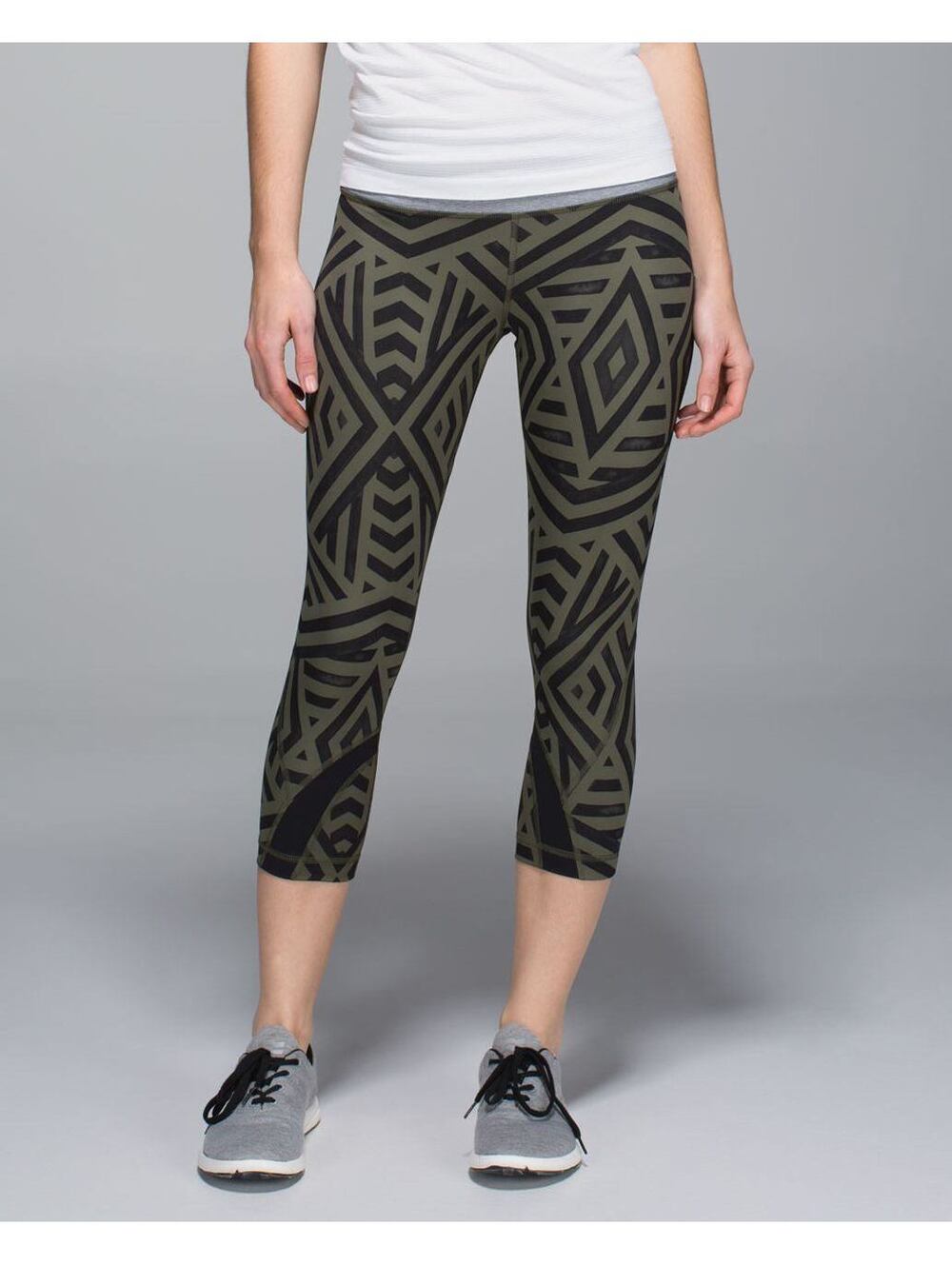 Lululemon Inspire Crop II Size 6 Chevron Shuffle Fatigue Green Black Luxtreme